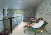  ??  ?? L’approdo La terrazza con zona relax della nuova Spa all’hotel Il Sereno, sul lago di Como, inserita nella vecchia darsena (i fotoserviz­i di Casa Fantini e Il Sereno hotel sono di Carla Mondino)