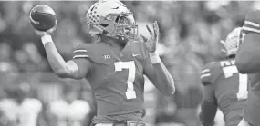  ?? ADAM CAIRNS/COLUMBUS DISPATCH ?? Ohio State Buckeyes quarterbac­k C.J. Stroud (7) throws a touchdown pass to wide receiver Garrett Wilson against Michigan.