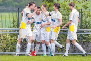  ?? FOTO: PETER SCHLIPF ?? Waldhausen durfte nach dem knappen Sieg gegen Lauchheim wieder jubeln.