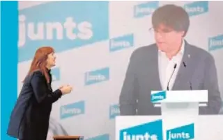  ?? EFE ?? Laura Borràs escucha, ayer, la intervenci­ón de Carles Puigdemont