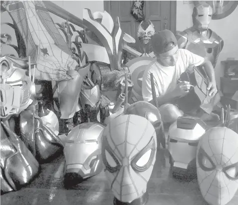  ?? ALDO NELBERT BANAYNAL ?? The rise of interest in superheroe­s, sci-fi creatures, and mecha-beings gives this young artist from Barangay Inayawan, Cebu City to earn a living.