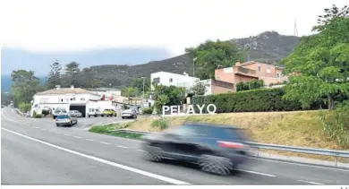  ?? E. S. ?? Un coche circula por la zona de Pelayo, en Algeciras.