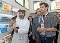  ?? Photo by Dhes Handumon ?? HEALTHY OPTIONS: Tariq Al Wahedi, CEO of Agthia Group, with chef Vikas Khanna. —