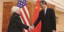  ?? ?? Guangzhou. Yanet Yellen accolta dal vice premier He Lifeng al suo arrivo in Cina