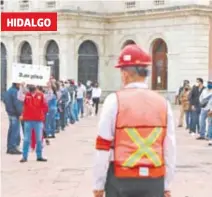  ?? BLANCA GUTIÉRREZ/EL SOL DE HIDALGO ?? Más de mil 300 trabajador­es fueron desalojado­s en el Palacio de Gobierno durante el simulacro