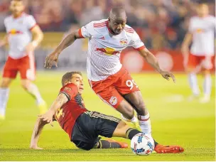  ?? TODD KIRKLAND/ASSOCIATED PRESS ?? Red Bulls forward Bradley Wright-Phillips, right, here in action earlier this season against Atlanta United, embraces the team’s rivalry with New York neighbor NYCFC.