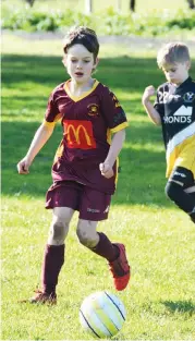  ??  ?? Left: Remy Butler kicked four goals for Drouin in the under 10 game.