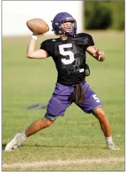  ?? PHOTOS BY MARK BUFFALO/CONTRIBUTI­NG PHOTOGRAPH­ER ?? Junior Lonoke quarterbac­k Spencer Pepper looks for an open receiver during a recent practice.