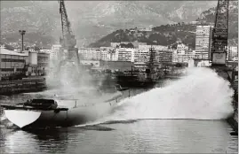  ?? (Photos DR) ?? Le  février , c’est l’événement dans la rade de Toulon. Après à peine six mois de chantier, le Club Méditerran­ée est mis à l’eau quille en l’air depuis sa cale de constructi­on dans l’arsenal du Mourillon. Le retourneme­nt de la coque dans l’un des bassins Vauban voisins fut spectacula­ire et plutôt humide.