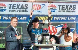  ?? RANDY HOLT/ASSOCIATED PRESS ?? Kevin Harvick celebrates in Victory Lane after winning his third straight fall Cup race at Texas Motor Speedway. The win gives Harvick a contending spot in the championsh­ip.