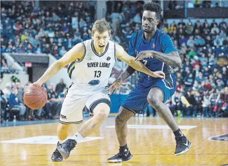  ?? JULIE JOCSAK
ST. CATHARINES STANDARD ?? Adam Klie of the Niagara River Lions tries to keep the ball from Anthony Myles of the Kitchener Waterloo Titans in basketball action at the Meridian Centre in St. Catharines.