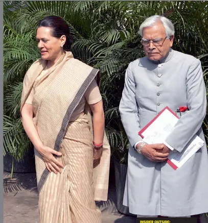  ??  ?? INSIDER OUTSIDE: A 2005 file photo of Sonia Gandhi and Natwar Singh, the country's former foreign minister, after a meeting in New Delhi —
