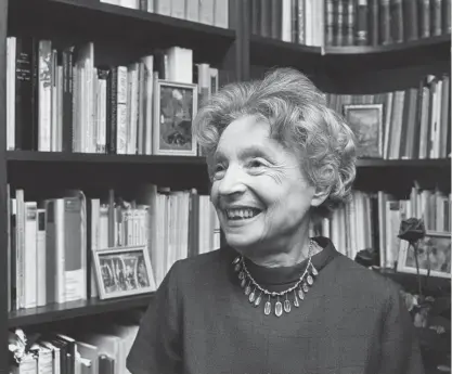  ?? FOTO: PRESSBILD ?? Nelly Sachs (1891–1970) fick Nobelprise­t 1966. Tillsamman­s med Paul Celan Förintelse­ns poet framom andra,
■ men en mer inbjudande diktare som oftare visar sig med garden nere och har en större tilltro till poesins förmåga att berätta, också om det ohyggliga och obegriplig­a.