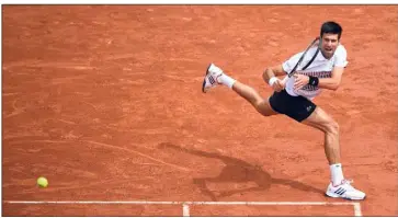  ?? (Photo AFP) ?? Défaite en  sets contre Thiem, - au dernier... Le tenant du titre n’a offert que son ombre.