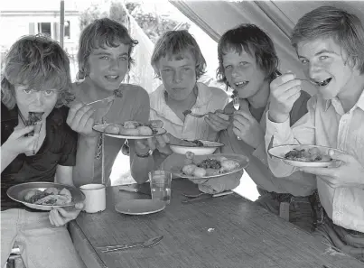  ??  ?? (Left to right) Stephen Bough, Noel Churchill, Nicholas Watson, Andrew Powney and Stephen Channon from 18th Maidenhead Scouts tried their own cooking in 1975. Ref:132818-8