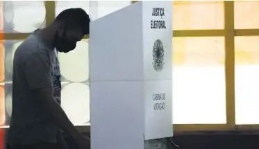  ??  ?? SEGUNDO TURNO
Em Pernambuco, mais de 1,3 milhão de eleitores retornam às urnas no Recife e Paulista. Votação será das 7h às 17h