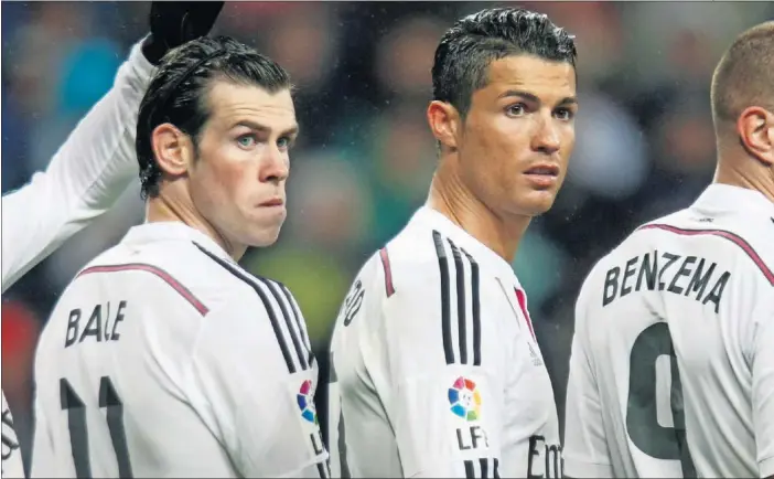  ??  ?? Bale, Cristiano y Benzema, en el Madrid antes de separar sus caminos. El portugués se fue a la Juventus por 100 millones de euros y el Galés, cedido al Tottenham. El francés se quedó.