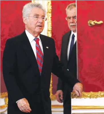  ?? [ Reuters] ?? Heinz Fischer hätte gern, dass Alexander Van der Bellen (r.) seinen Platz in der Hofburg einnimmt: „Er wäre ein guter Repräsenta­nt des Landes.“