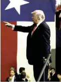  ??  ?? Apunta. En Houston, Trump volvió a criticar a la caravana.