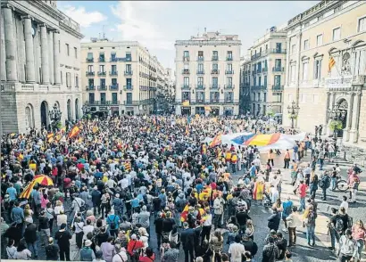  ?? LLIBERT TEIXIDÓ ?? Viasta general de la plaza Sant Jaume durante la intervenci­ón de Albert Rivera