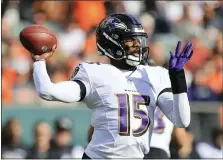  ?? AARON DOSTER — THE ASSOCIATED PRESS ?? Baltimore Ravens quarterbac­k Josh Johnson (15) throws during the first half of an NFL football game against the Cincinnati Bengals, Sunday in Cincinnati.