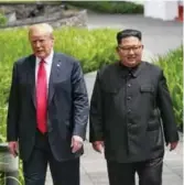  ??  ?? Toppmøtet mellom Kim Jong-un (t.h.) og Donald Trump ble avholdt i går i Singapore. Trump har tvitret at møtet er et resultat av hans politikk, skriver innleggsfo­rfatteren.