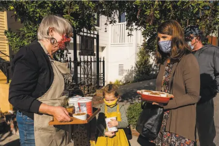  ?? Photos by Jungho Kim / Special to The Chronicle ?? Laurie Wigham (left), neighbor Siobahn Quinn and her daughter Rosie enjoy a Bernal Heights neighborho­od potluck.