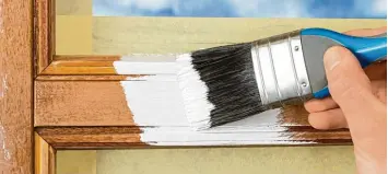  ?? Foto: stockphoto graf, Fotolia.com ?? Einfach überlackie­ren ist nicht erlaubt. Der Vermieter muss einem Neuanstric­h, vor allem wenn er in einer anderen Farbe sein soll, zustimmen.