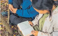  ?? FOTO: OPEN DOORS/OH ?? Das nachgestel­lte Foto zeigt die Leiterin einer Untergrund­kirche in Nordkorea. In dem Land ist ein neues „Gesetz gegen reaktionär­es Gedankengu­t“in Kraft getreten, das zur Verhaftung von Christen führt.