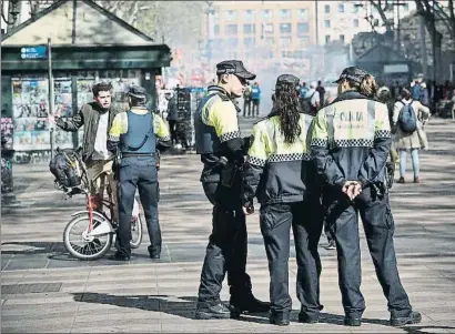  ?? ANA JIMÉNEZ ?? Gran concentrac­ión en el centro. Las Ramblas y en general Ciutat Vella son las zonas con más agentes