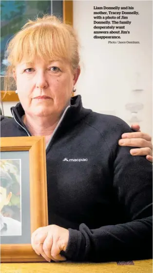  ?? Photo / Jason Oxenham. ?? Liam Donnelly and his mother, Tracey Donnelly, with a photo of Jim Donnelly. The family desperatel­y want answers about Jim’s disappeara­nce.