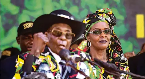  ?? FOTO: DPA ?? Robert Mugabe (93) wollte sich 2018 für eine weitere Amtszeit als Präsident bewerben, für seine Nachfolge hatte er schon Gattin Grace (52) aufgebaut.