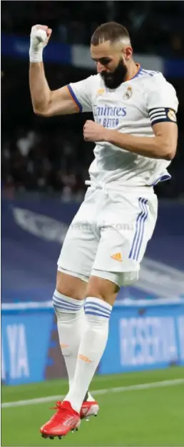  ?? ?? Karim festeja con el puño su segundo gol al equipo mallorquín.