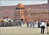  ?? SANJEEV VERMA/HT ?? Police, paramilita­ry personnel guard the Red Fort on Thursday, two days after farmers laid siege to the monument.