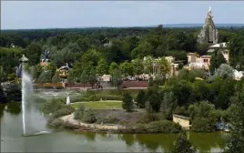  ?? (Photo AFP) ?? À la veille du débat sur la maltraitan­ce animale dans l’Hémicycle, le Parc Astérix a annoncé hier fermer son delphinari­um.