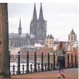  ?? FOTO: DPA ?? Eine Joggerin ist am Kölner Rheinufer unterwegs.