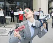  ?? Gary Friedman Los Angeles Times ?? TARA INDEN is among protesters outside a OneWest Bank in 2014. The Pasadena bank had a history of problems over foreclosur­e practices.