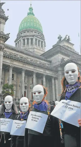  ?? FOTOS: CEDOC PERFIL ?? NI UNA MENOS. El colectivo también quedó dentro de la discusión mediática