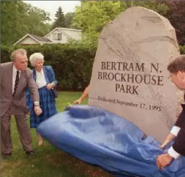  ?? HAMILTON SPECTATOR FILE PHOTO ?? Nobel Prize winner Bertram Brockhouse, left, was honoured by the Town of Ancaster in 1997 at a park dedication at the corner of Fiddlers Green Road and Wilson Street.