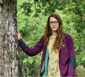  ??  ?? Heta Lähdesmäki är doktorand i kulturhist­oria vid Åbo universite­t. Hon studerar Själös historia bland annat utifrån skriftliga källor och intervjuer med ättlingar till människor som bott och arbetat på ön.