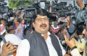  ?? DHEERAJ DHAWAN/HT ?? Independen­t MLA Raja Bhaiya heads to the assembly in Lucknow to cast his vote in the Rajya Sabha elections on Friday
