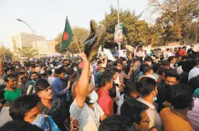  ?? Mahmud Hossain Opu / Associated Press ?? Demonstrat­ors in the capital of Dhaka protest the death in prison of a writer who was arrested on charges of violating a sweeping digital security law.