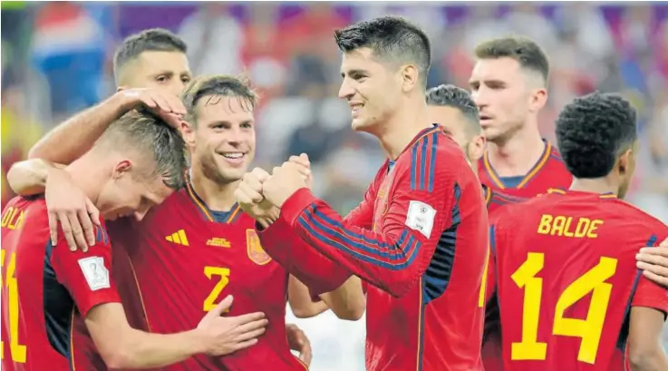  ?? Foto: Efe ?? Azpilicuet­a y Morata, celebrando uno de los goles del partido de ayer.