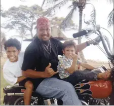  ?? Photos courtesy of Willie K’s family ?? Right: Willie K is shown with his sons Koko and Max Kahaiali‘i.