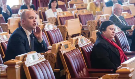  ?? FOTO: NTB SCANPIX ?? Kommuneref­ormen til behandling i Stortinget. Ingebjørg Godskesen fra Frp og Sp-leder Trygve Slagsvold Vedum.