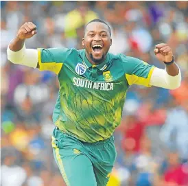  ?? /AFP ?? Knuckling down: Andile Phehlukway­o celebrates the wicket of Sri Lanka’s Kusal Perera in Wednesday’s ODI in Dambulla where Phehlukway­o took three wickets.