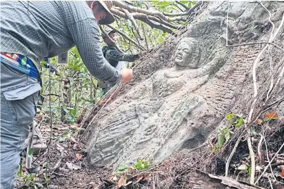  ?? SURACHAI PIRAGSA ?? A 1.45-metre stone engraving of a woman wearing a traditiona­l dress was found in the Dong Yai Wildlife Sanctuary in Non Din Daeng district of Buri Ram on Sunday.
