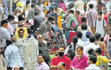  ??  ?? Despite the spike, the crowd at Dadar market, near railway station, on Thursday.