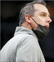  ?? BRUCE KLUCKHOHN — THE ASSOCIATED PRESS ?? Los Angeles Lakers head coach Frank Voge has been forced to enter the NBA COVID health and safety protocols.