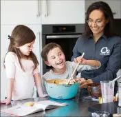  ?? (Photo Stéphane Hervé) ?? Beaucoup de parents reprennent le travail en présentiel, note le groupe de service à la personne et aide à domicile « O Care Services ». Les demandes de garde d’enfant explosent.